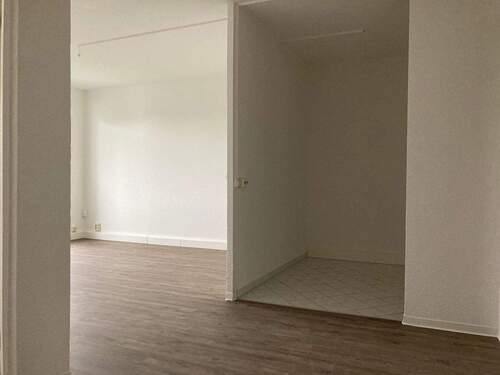 Blick zur Küche - 4 Zimmer Etagenwohnung in Chemnitz