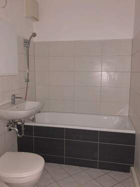 Bad mit Wanne - 