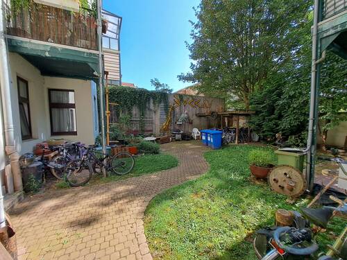 kl. gepfl. Innenhof - 