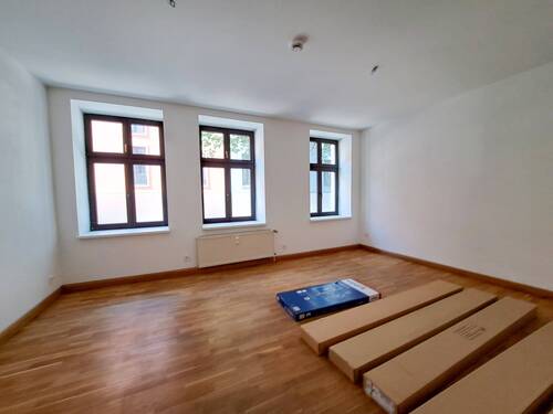 geräumiges Wohnzimmer - 