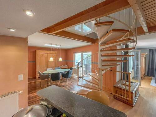 Blick von der Küche in den Essbereich - Einfamilienhaus mit 180,00 m&sup2; in Wassenach zum Kaufen