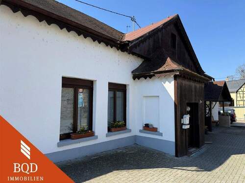 Eingangsbereich - Vielfältig nutzbare Immobilie an der Bundesstraße - Gaststätte, ELW, Kegelbahn & Grünland