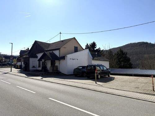 Straßenansicht/Hof/Stellplätze - 2 Zimmer Gewerbeobjekt (Büro, Produktion, Verkauf) in Nassau