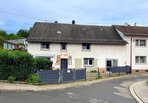 Sraßenansicht - Nanzdietschweiler - Ehemaliges Bauernhaus mit Garage in ruhiger Lage