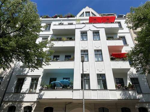 Hausansicht - 2 Zimmer Etagenwohnung zum Kaufen in Berlin
