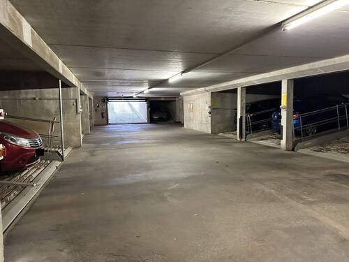 Tiefgarage mit Doppelparkern - 