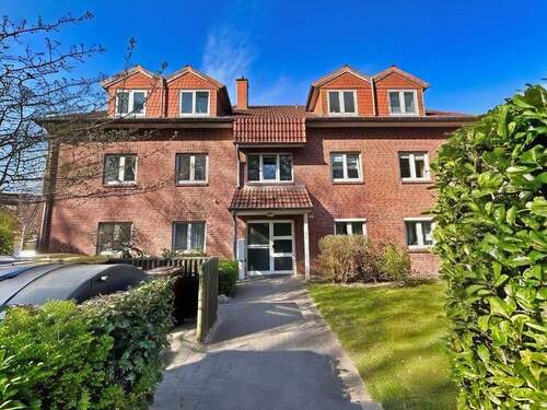 Bild 1 - Schöne 3-Zimmer-DG Wohnung mit Südwest-Balkon, ausgebautem Spitzboden und Stellplatz in Mönkeberg