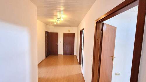 Flur - Etagenwohnung mit 99,00 m² in Herzogenaurach zum Kaufen