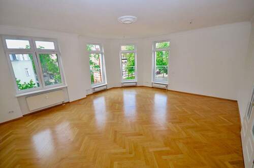 Wohnzimmer - 4 Zimmer Etagenwohnung zum Kaufen in Berlin