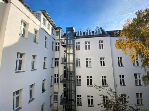 Hoffassaden mit neuem Glasaufz - 