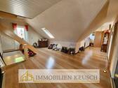 Großer heller Flur OG - 7 Zimmer Einfamilienhaus in Langwedel