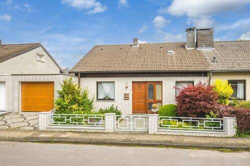 Frontansicht - 7 Zimmer Einfamilienhaus zum Kaufen in Aachen