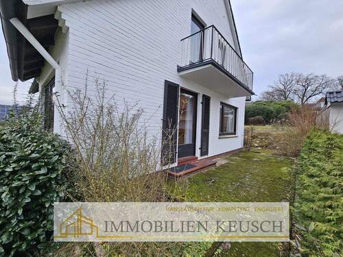 seitliche Terrasse am Wohnzimmer - 