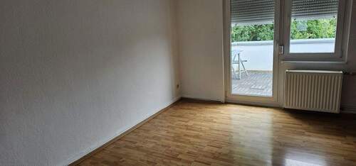 Sicht von Küche zum Balkon - 1 Zimmer Etagenwohnung in Mönchengladbach