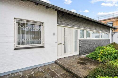 Hauseingang - 4 Zimmer Bungalow in Aachen / Laurensberg