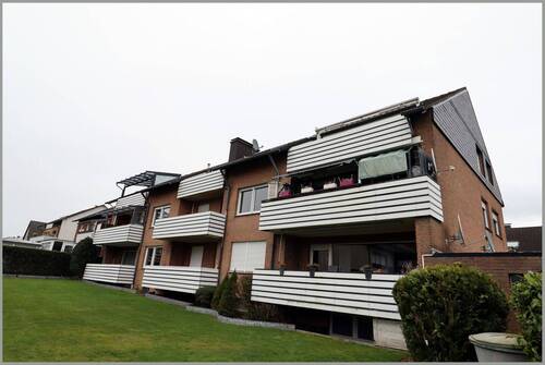 Außenansicht hinten - 3-Zimmer-Dachgeschosswohnung in ruhiger Lage