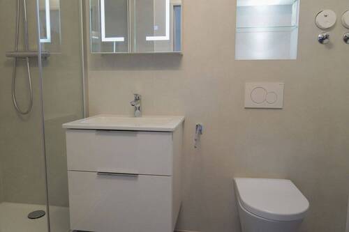 Modernes Badezimmer - 2 Zimmer Terrassenwohnung zum Kaufen in Coburg
