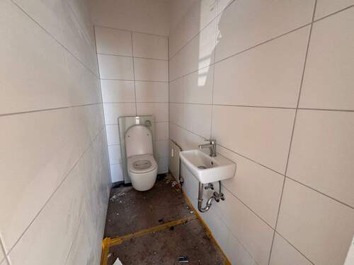Gäste WC - 4 Zimmer Etagenwohnung zur Miete in Frankfurt am Main