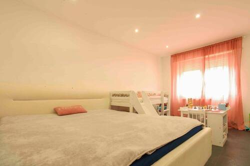 Kinderzimmer 1.OG- - 