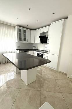 Küche mit EBK - Etagenwohnung mit 90,00 m&sup2; in Pohlheim zur Miete