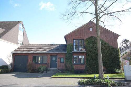 Außenansicht - 6 Zimmer Einfamilienhaus zur Miete in Meerbusch