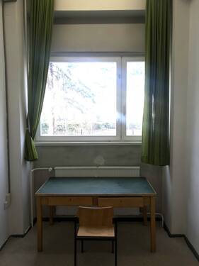 Tisch.jpg - Büro in Berlin zur Miete