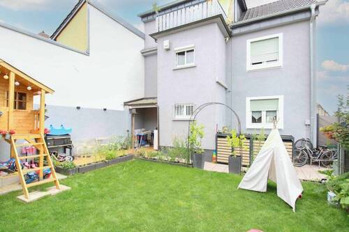 Garten - Hockenheim-Highlight - Modernisiertes Zweifamilienhaus mit Charme und Platz