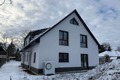 hinten gelegene Doppelhaushälfte - 5 Zimmer Doppelhaushälfte in Werneuchen