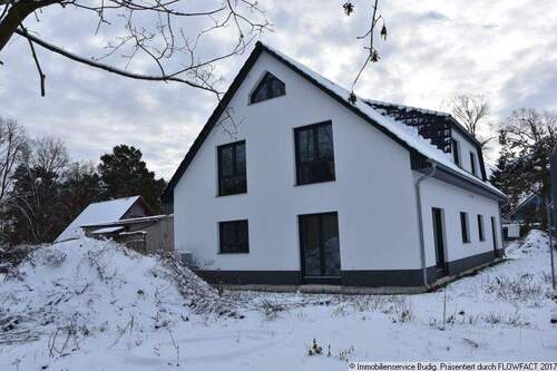 Platz für die zukünftige Terrasse und den Garten - 