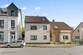 Frontansicht - 6 Zimmer Einfamilienhaus zum Kaufen in Langenfeld