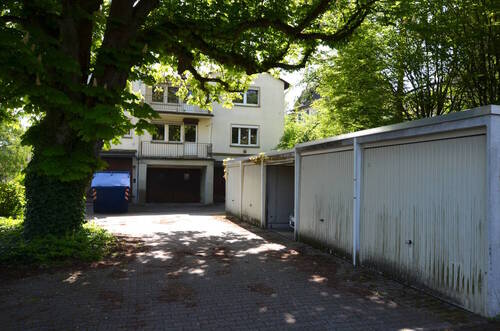 Bestand Ansicht Ost mit Garagen - Grundstück in Kronberg im Taunus