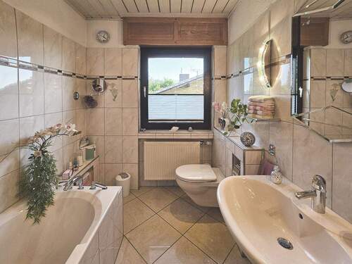 Badezimmer EG - 4 Zimmer Einfamilienhaus in Hennef