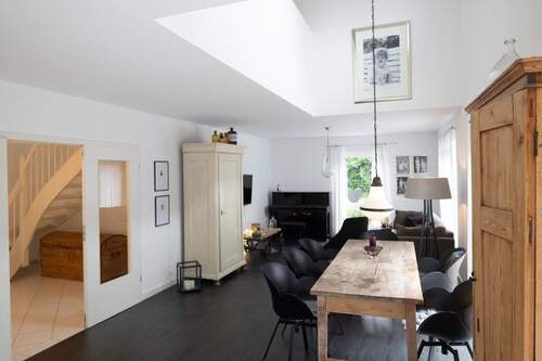 Esszimmer mit Blick in den Flurbereich - 