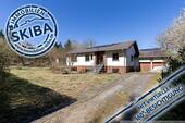 Wohnhaus mit Doppelgarage - Weitläufiges Grundstück am Ortsrand: Bungalow mit Doppelgarage