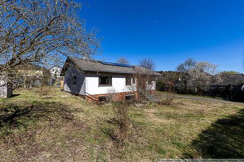 Blick aus dem Garten - Einfamilienhaus mit 184,00 m&sup2; in Üxheim-Niederehe zum Kaufen
