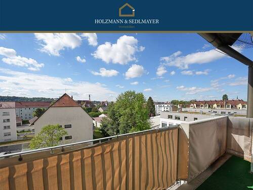 Titelfoto - Ausblick genießen! Vermietete 3,5-Zimmer-Wohnung mit Balkon - Nähe Bahnhof