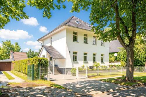 Straßenansicht - Einfamilienhaus mit Einliegerwohnung nahe Rennbahn Hoppegarten