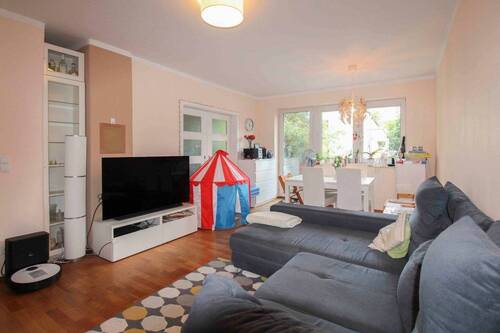 Wohnzimmer - Attraktive 4-Zimmer-Öko-Wohnung mit Garage in Bonn-Duisdorf - zentral, modern und nachhaltig