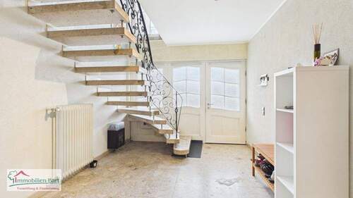 Diele KG - 6 Zimmer Einfamilienhaus zum Kaufen in Merzig