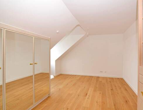 Schlafen Bild 2 mit Einbauschränke.jpg - 