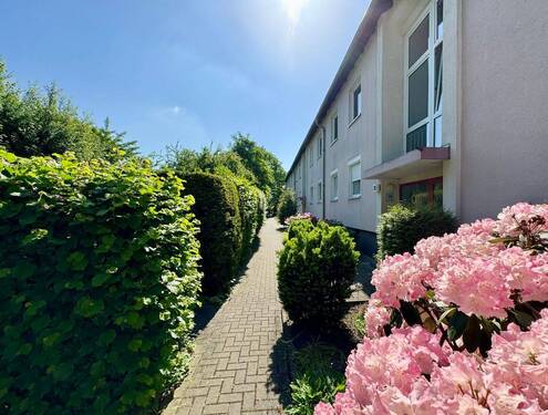 Zuweg zum Haus - 3 Zimmer Etagenwohnung zum Kaufen in Langenhagen