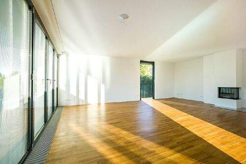 Wohnen II - Etagenwohnung mit 153,00 m&sup2; in Berg zur Miete