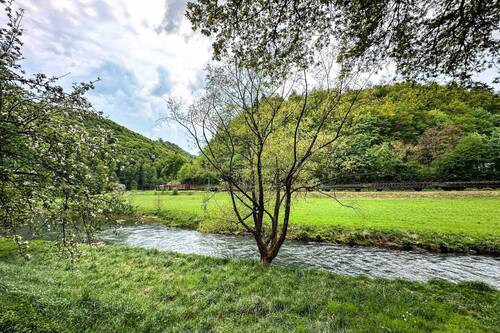 Grundstück am Wasser - 9 Zimmer Einfamilienhaus zum Kaufen in Gößweinstein