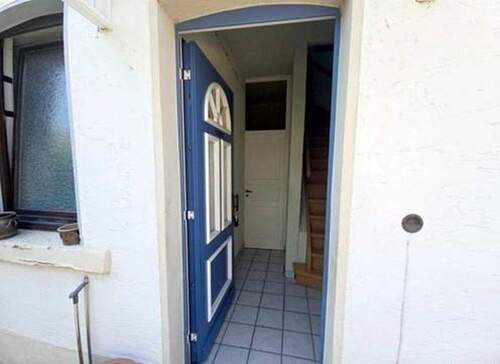 Hauseingang mit neuer Haustüre - Einfamilienhaus mit 85,00 m&sup2; in Brühl zum Kaufen