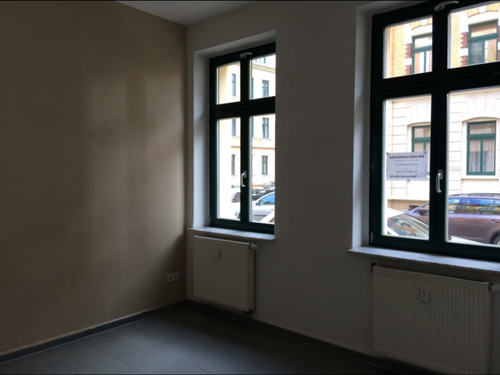 Helle Verkaufsflächen - Straßenseite - 