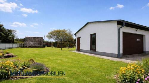 Grundtsück mit KI-generiertem Sommerfeeling - 