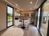 Lichtdurchflutete Küche mit Panoramaverglasung - Moderne Wohnkomfort auf kleinstem Raum - 2 Zimmer Mehrfamilienhaus, Wohnhaus in Ering am Inn