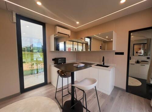 Kompakte Designküche mit Panoramaverglasung - Moderne Wohnlichkeit auf kleinstem Raum - Mehrfamilienhaus, Wohnhaus mit 50,00 m² in Ering am Inn zum Kaufen