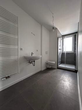 Badezimmer - 1 Zimmer Etagenwohnung in Dietzenbach