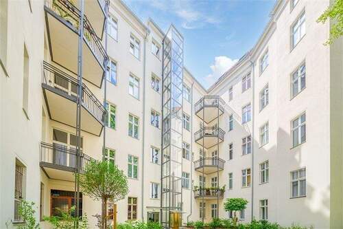 Hofgarten - 5 Zimmer Etagenwohnung in Berlin